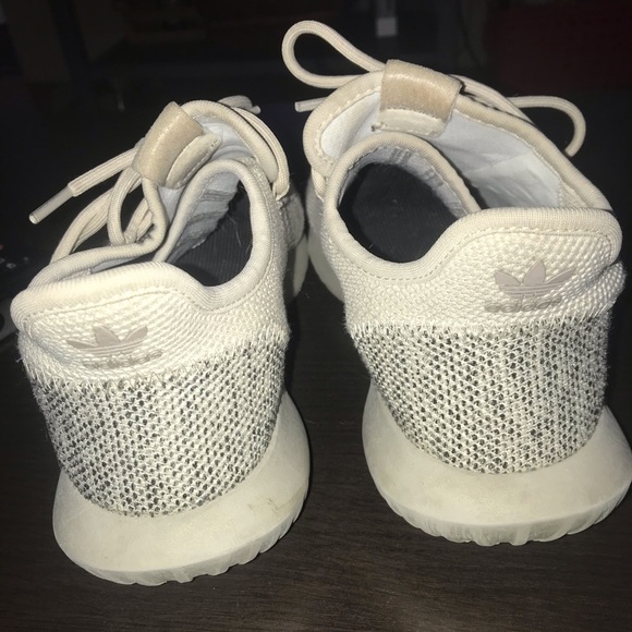 Adidas tennis shoes - Picture 2 of 4